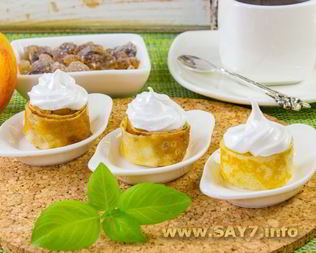 Блинчики с яблоками под Безе