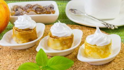 Блинчики с яблоками под Безе