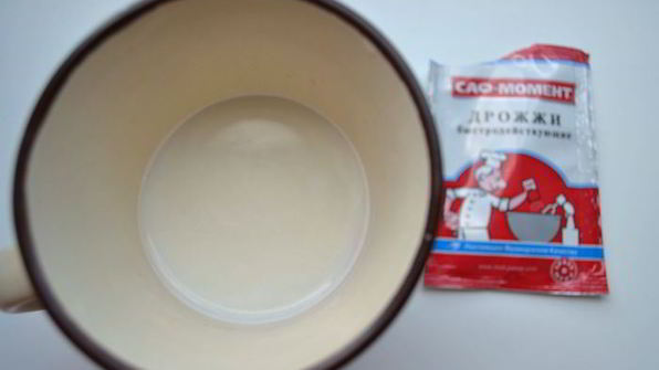 галета с безе и ягодами