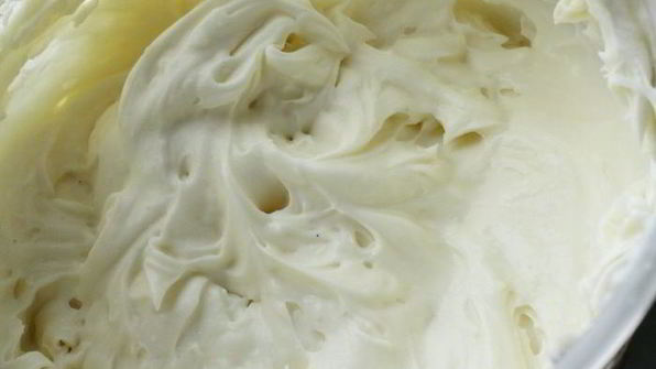 торт-безе с брусничным курдом