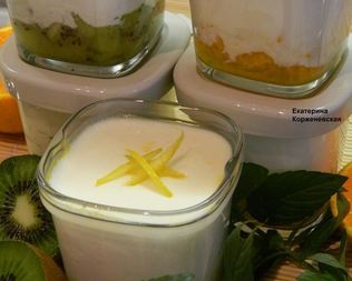 Йогурт с мандаринами и киви в йогуртнице