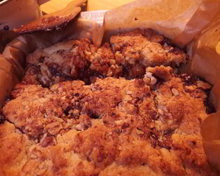 Карамелизованный тыквенно-грушевый крамбл