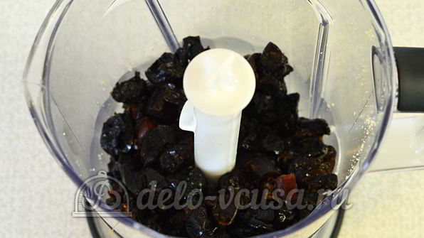 конфеты из чернослива, орехов и фиников