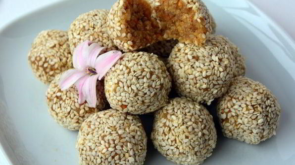 конфеты из киноа с арахисовой пастой