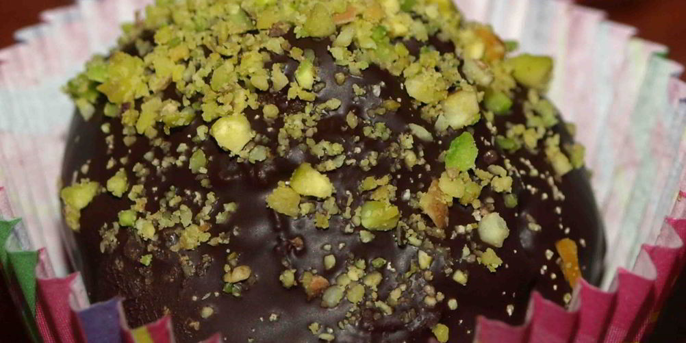 Рецепт конфет из миндальной муки с фисташками и клюквой