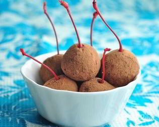 Конфеты из сухофруктов с коктейльной вишней