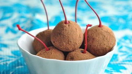 Конфеты из сухофруктов с коктейльной вишней