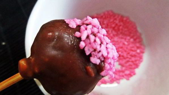 конфеты с шоколадом и ликером