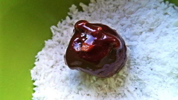 конфеты с шоколадом и ликером