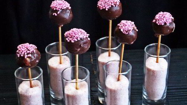 конфеты с шоколадом и ликером