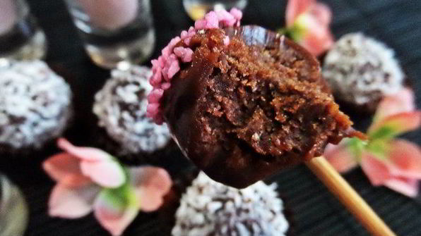 конфеты с шоколадом и ликером