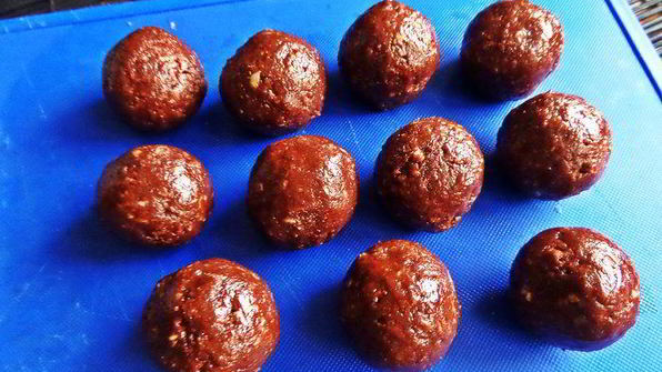 конфеты с шоколадом и ликером