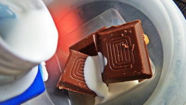 конфеты с шоколадом и ликером