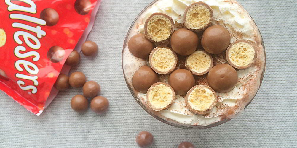 Рецепт молочного горячего шоколада с конфетами maltesers