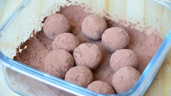 шоколадные конфеты с вишней