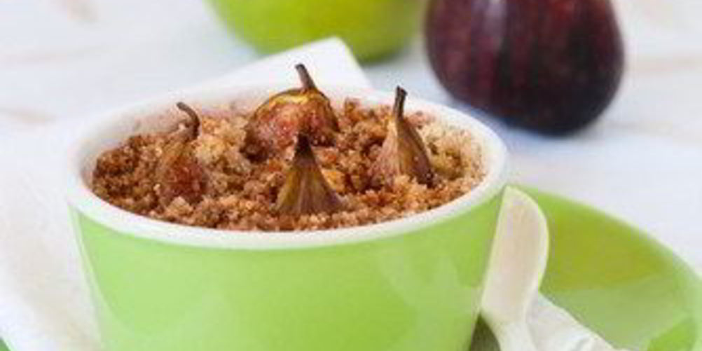 Рецепт крамбла с яблоком и инжиром