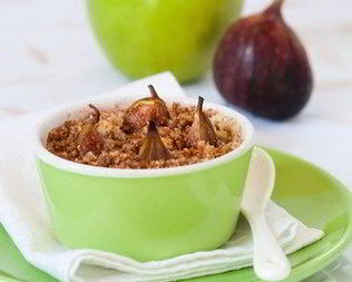 Крамбл с яблоком и инжиром