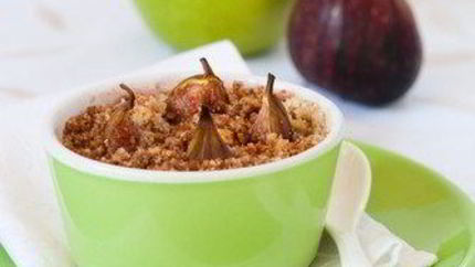 Крамбл с яблоком и инжиром