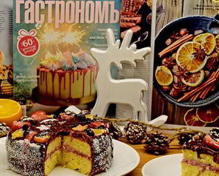 Апельсиновый бисквит с клубничным крем-чизом и бельгийским шоколадом