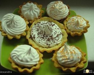 Корзиночки с бананами и белковым кремом