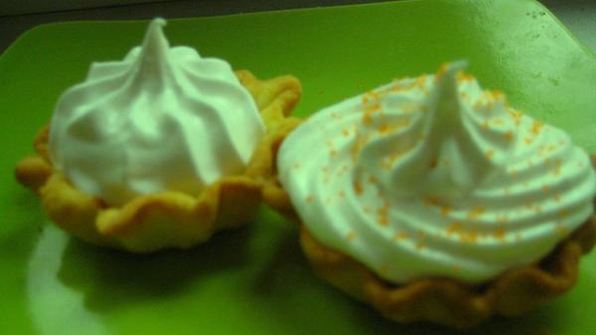 корзиночки с бананами и белковым кремом