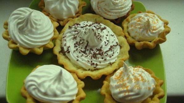 корзиночки с бананами и белковым кремом