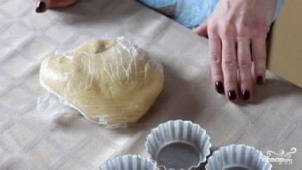 корзиночки с фруктами и кремом