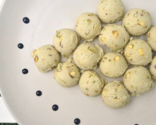 Семифреддо с фисташками и бальзамическим кремом