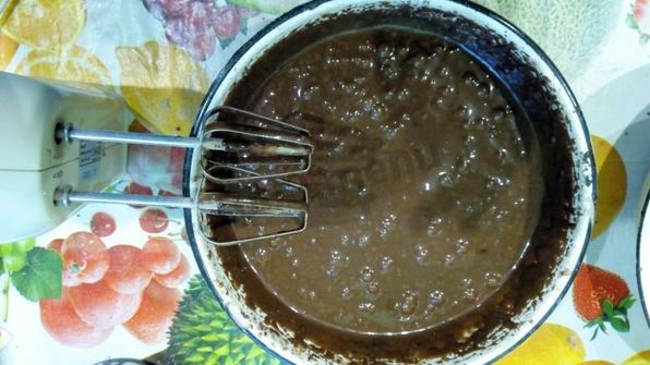 шоколадный бисквит в мультиварке со сметанным кремом