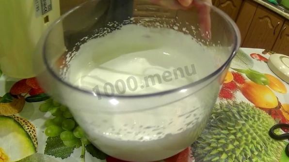 шоколадный бисквит в мультиварке со сметанным кремом