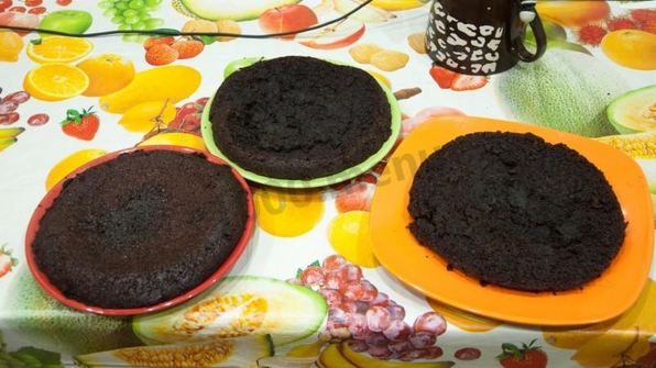 шоколадный бисквит в мультиварке со сметанным кремом