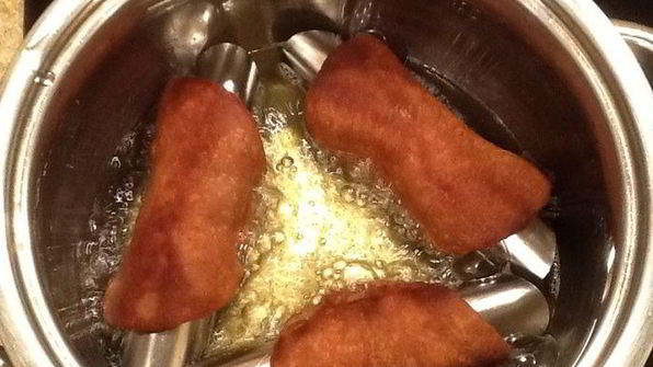 сицилийские канноли с рикоттой и сливочно-клубничным кремом