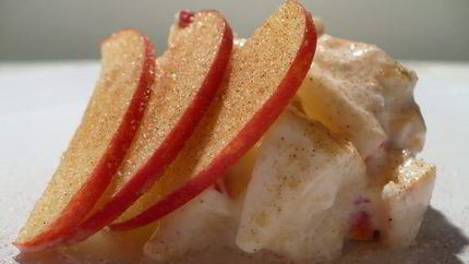 Творожный крем с яблоком и корицей