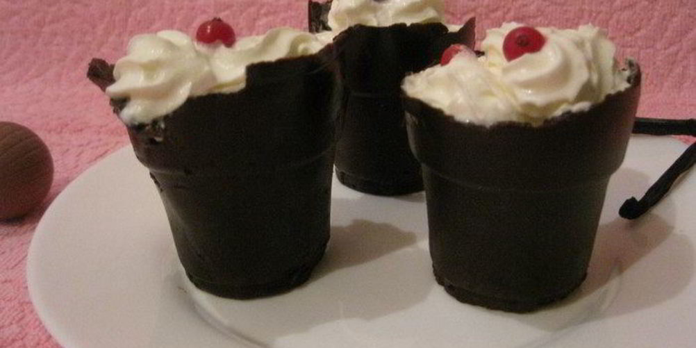 Рецепт ванильного крема в шоколадных стаканчиках