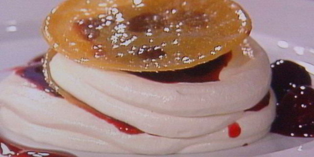 Рецепт вишневого мильфея с творжно-сливочным кремом и карамельным крокантом