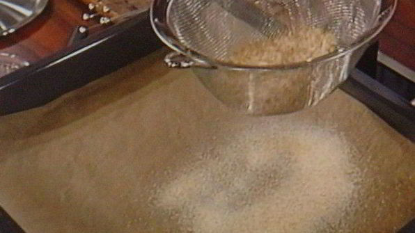 вишневый мильфей с творжно-сливочным кремом и карамельным крокантом