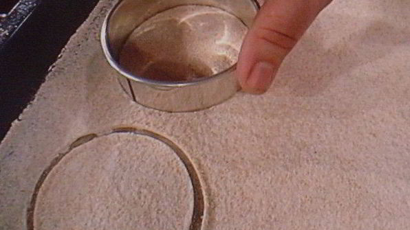 вишневый мильфей с творжно-сливочным кремом и карамельным крокантом