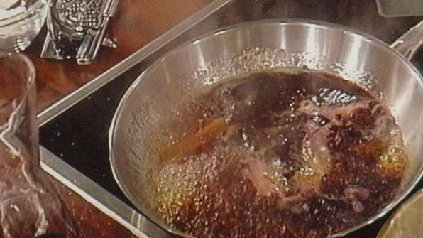 вишневый мильфей с творжно-сливочным кремом и карамельным крокантом