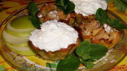 Яблочные корзиночки с кремом