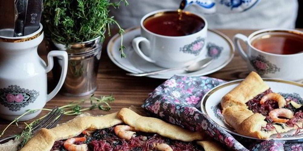 Рецепт галеты со шпинатом, луковым мармеладом и креветками