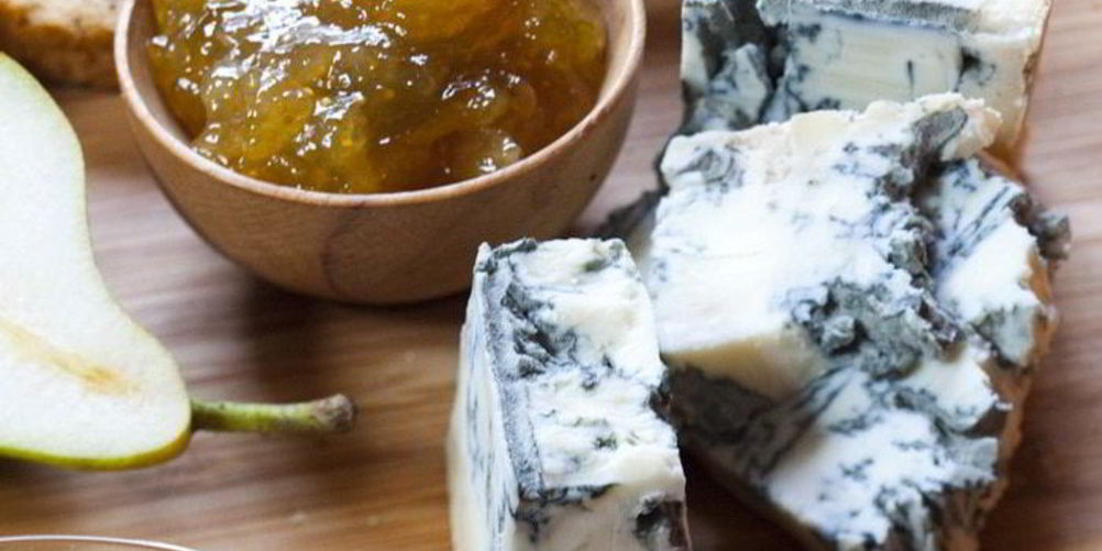 Рецепт горгонзолы с хлебом, медом и мармеладом