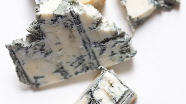 горгонзола с хлебом, медом и мармеладом