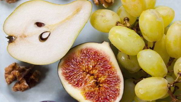 горгонзола с хлебом, медом и мармеладом