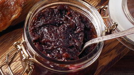 Луковый мармелад с красным вином и бальзамиком