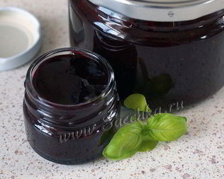 Мармелад из черной смородины с базиликом
