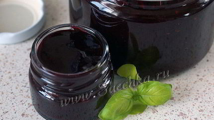 Мармелад из черной смородины с базиликом