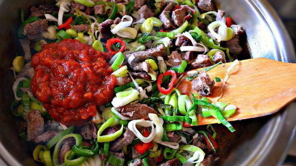 мильфей с мясом, гречкой и овощами