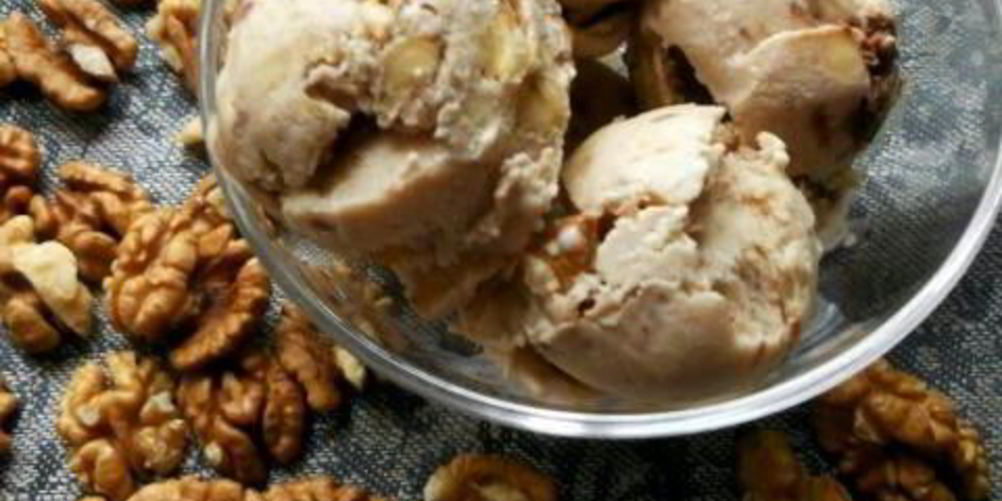 Рецепт бананового мороженого с шоколадом и грецким орехом