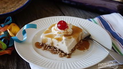 Десерт из мороженого с корицей