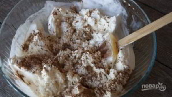 десерт из мороженого с корицей